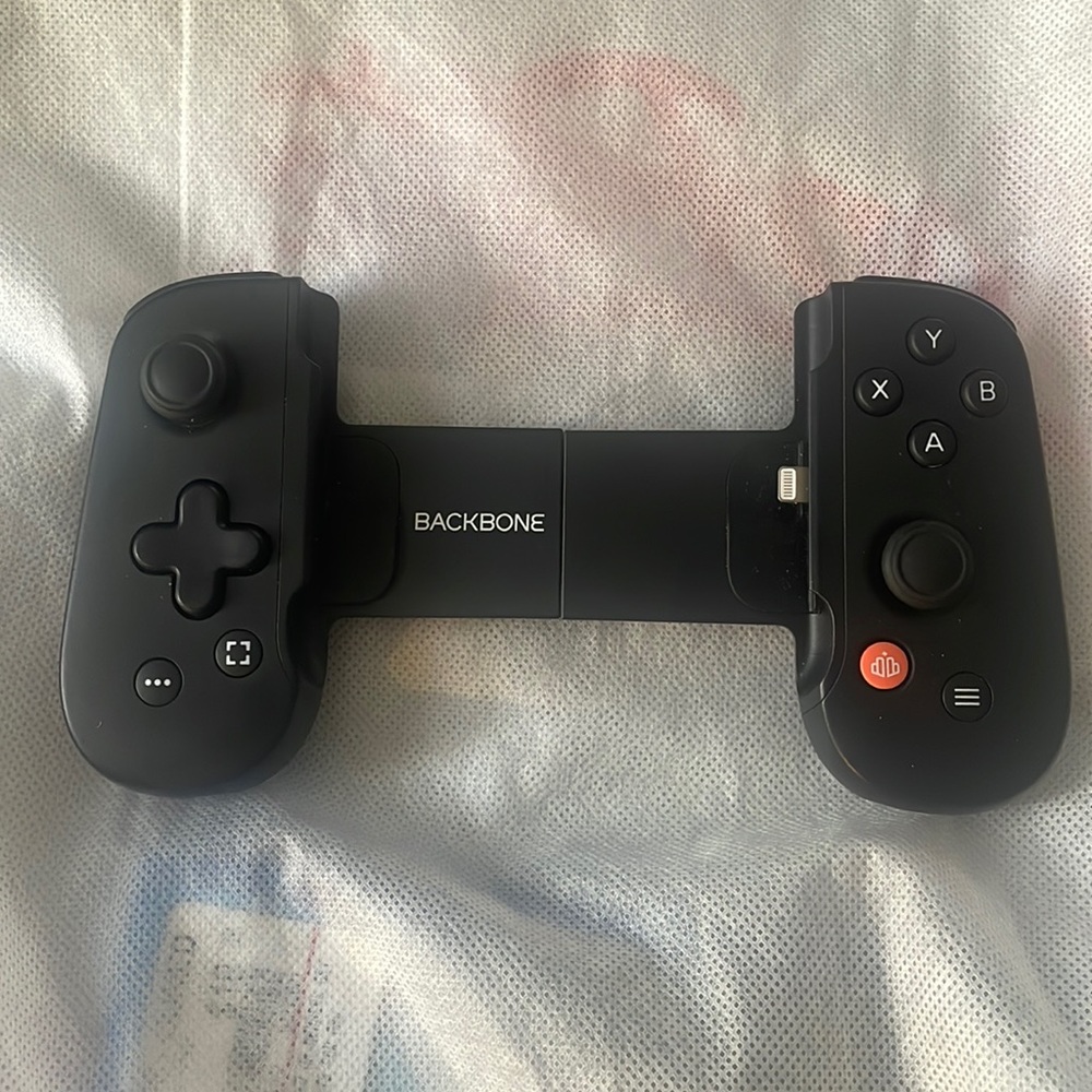 Mobile gaming controller. Transform your phone into the ultimate gaming console.